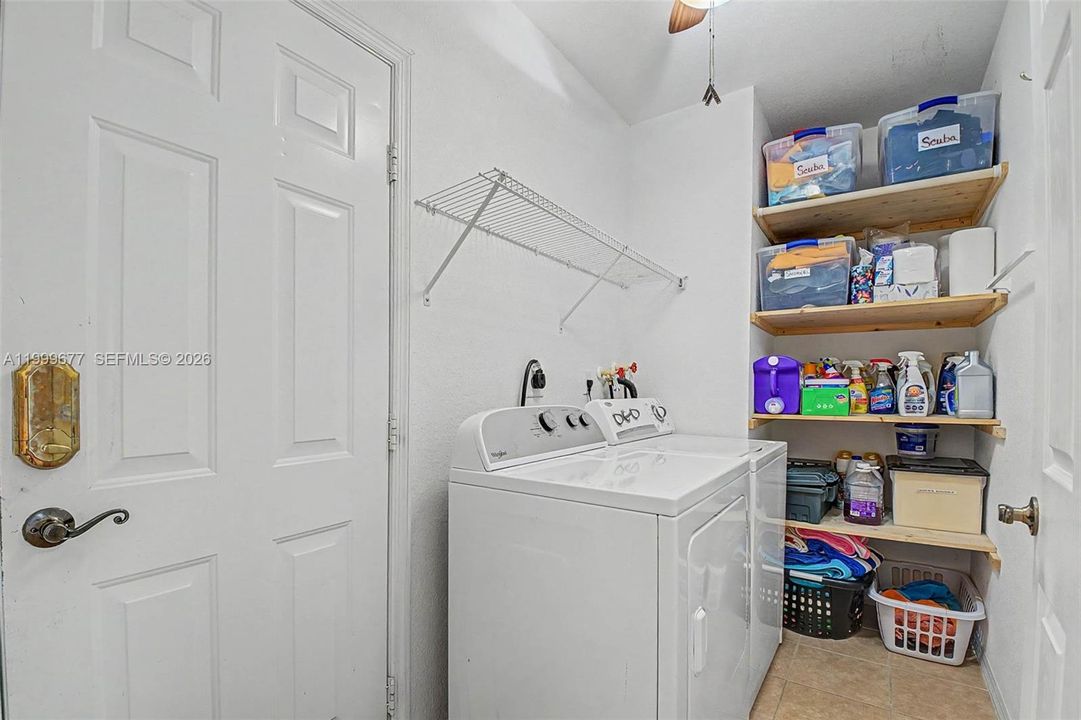 На продажу: $355,000 (3 спален, 2 ванн, 1932 Квадратных фут)