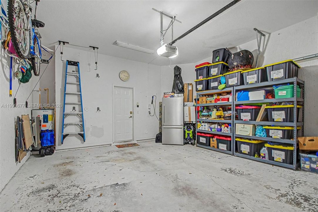 На продажу: $355,000 (3 спален, 2 ванн, 1932 Квадратных фут)