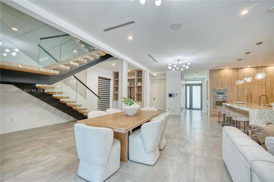 На продажу: $4,695,000 (5 спален, 6 ванн, 0 Квадратных фут)