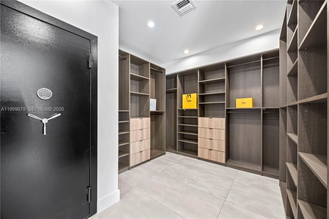 На продажу: $4,695,000 (5 спален, 6 ванн, 0 Квадратных фут)