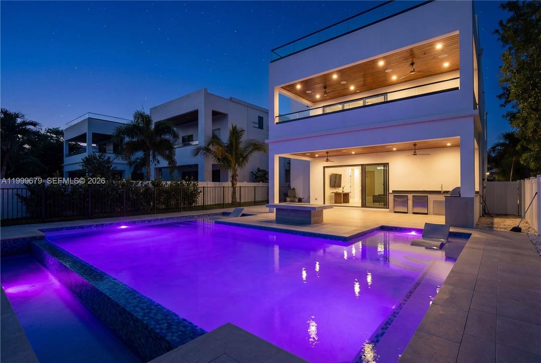 На продажу: $4,695,000 (5 спален, 6 ванн, 0 Квадратных фут)