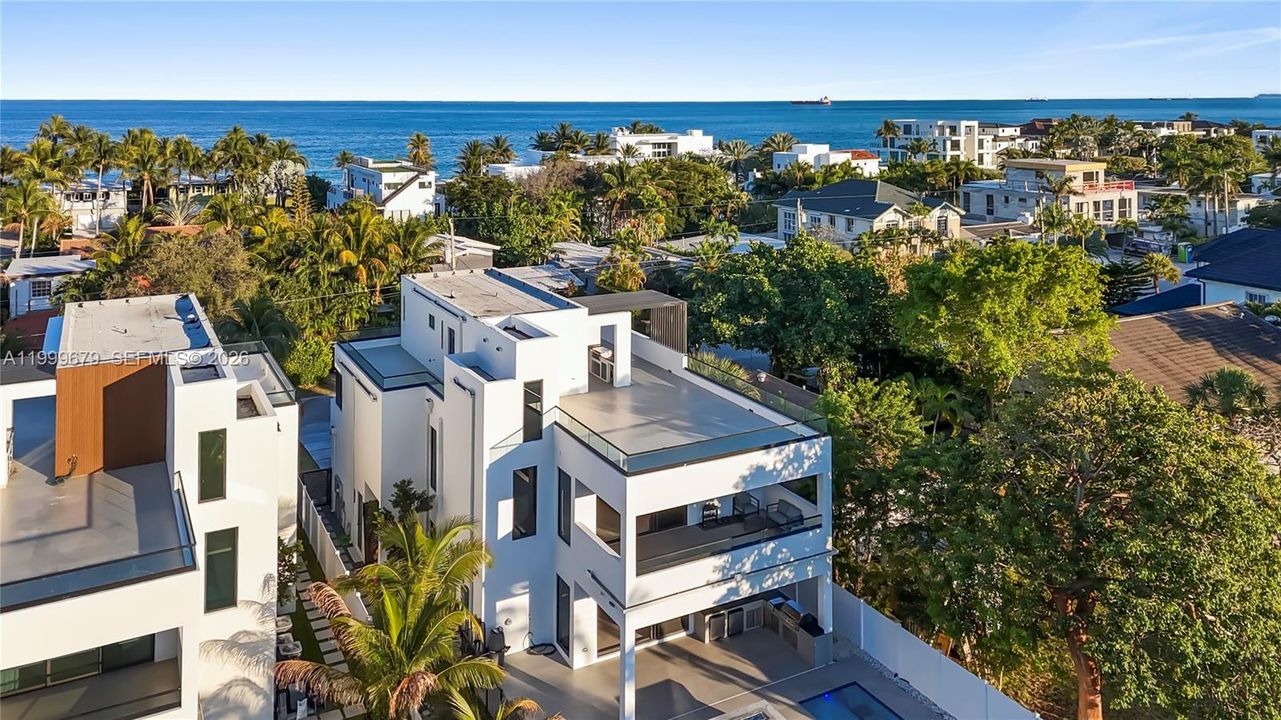 На продажу: $4,695,000 (5 спален, 6 ванн, 0 Квадратных фут)