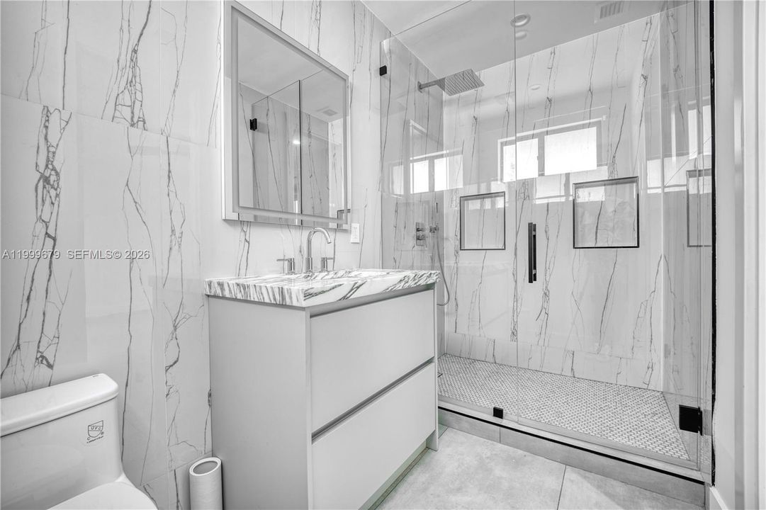 На продажу: $4,695,000 (5 спален, 6 ванн, 0 Квадратных фут)