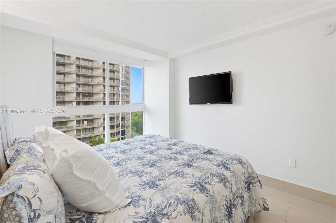 For Sale: $575,000 (1 beds, 1 baths, 620 Square Feet)
