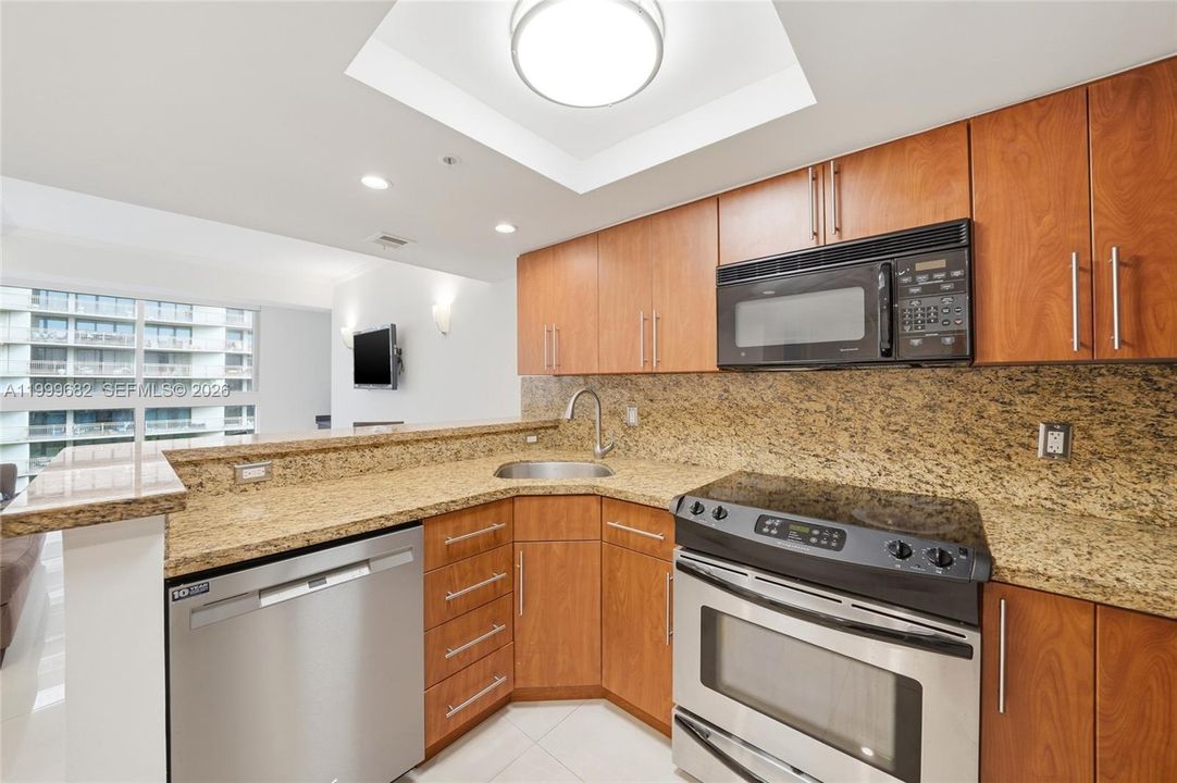 For Sale: $575,000 (1 beds, 1 baths, 620 Square Feet)