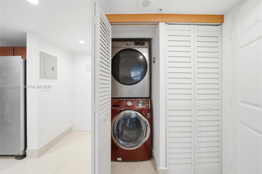 For Sale: $575,000 (1 beds, 1 baths, 620 Square Feet)