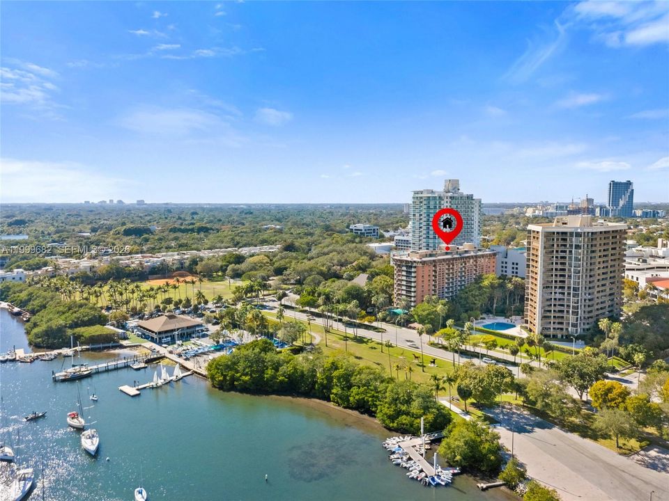 For Sale: $575,000 (1 beds, 1 baths, 620 Square Feet)