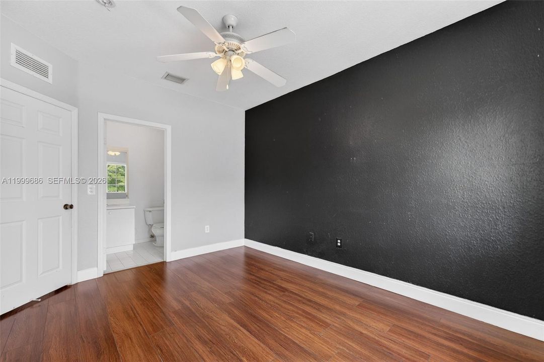 Activo con contrato: $314,999 (2 camas, 2 baños, 1268 Pies cuadrados)