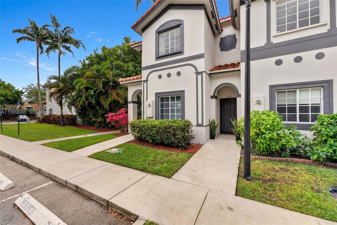 Activo con contrato: $314,999 (2 camas, 2 baños, 1268 Pies cuadrados)