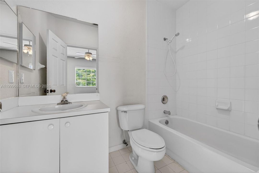 Activo con contrato: $314,999 (2 camas, 2 baños, 1268 Pies cuadrados)
