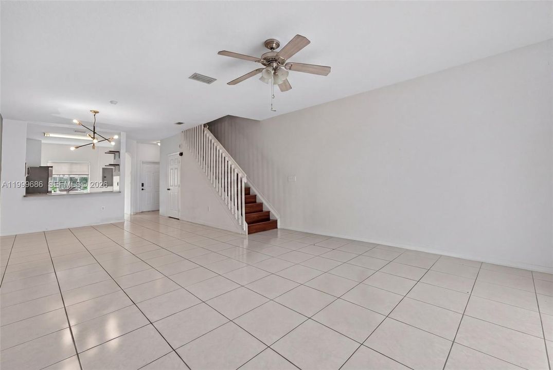 Activo con contrato: $314,999 (2 camas, 2 baños, 1268 Pies cuadrados)