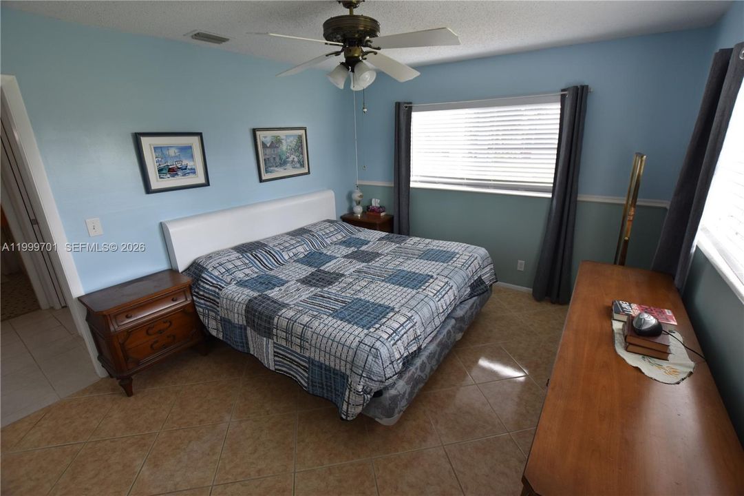 For Sale: $134,000 (2 beds, 1 baths, 829 Square Feet)