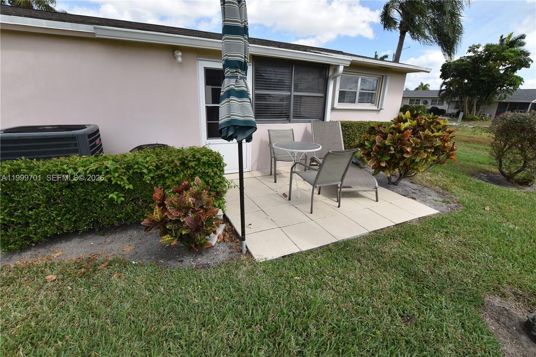 For Sale: $134,000 (2 beds, 1 baths, 829 Square Feet)