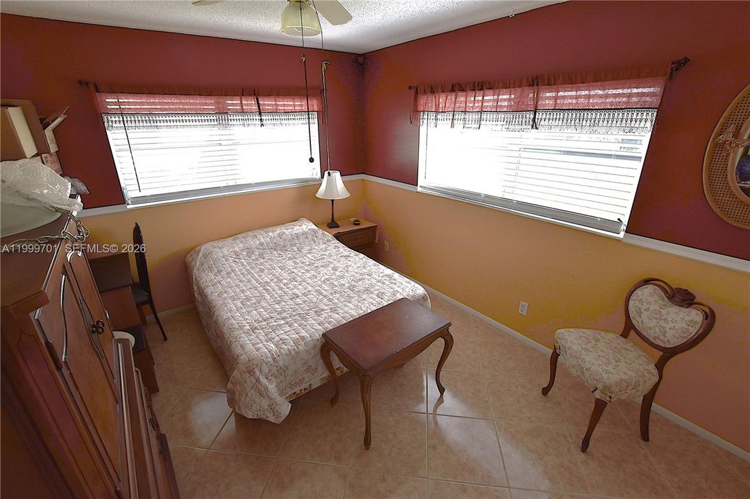 For Sale: $134,000 (2 beds, 1 baths, 829 Square Feet)