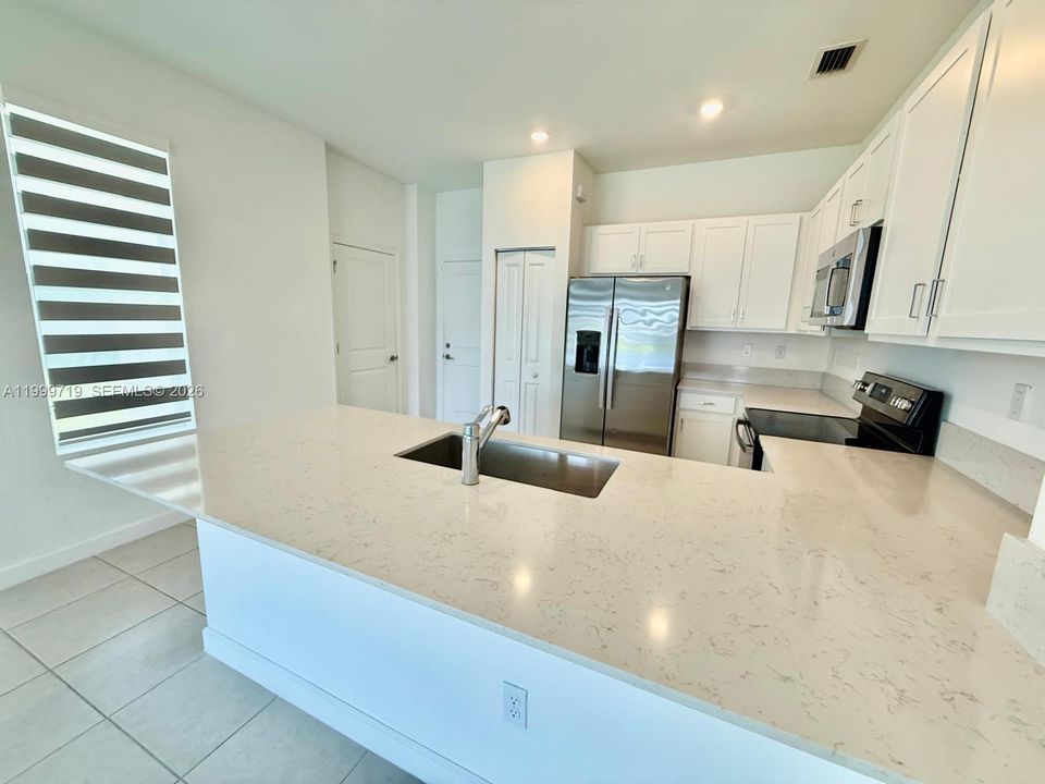 Recently Rented: $3,200 (4 beds, 2 baths, 1754 Square Feet)