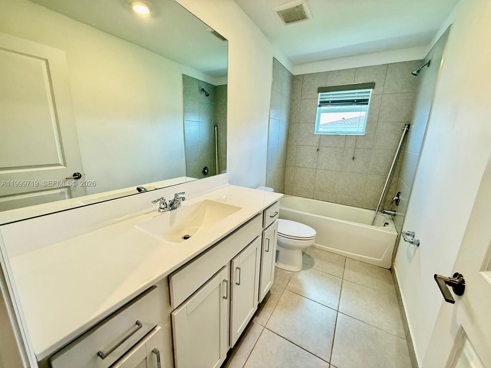 Recently Rented: $3,200 (4 beds, 2 baths, 1754 Square Feet)