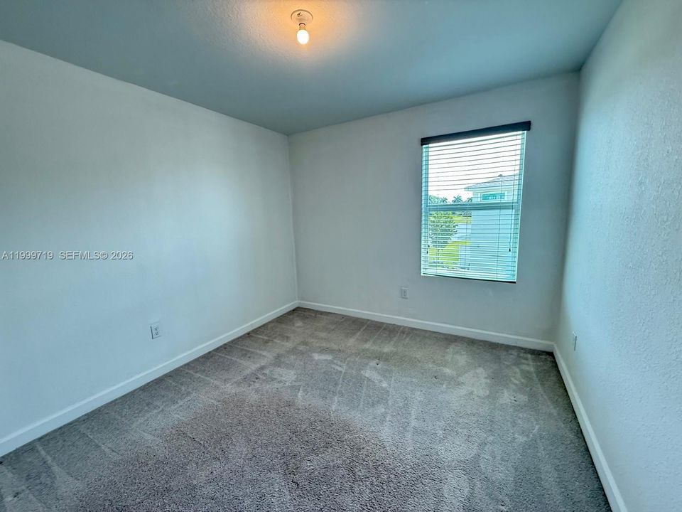 Recently Rented: $3,200 (4 beds, 2 baths, 1754 Square Feet)