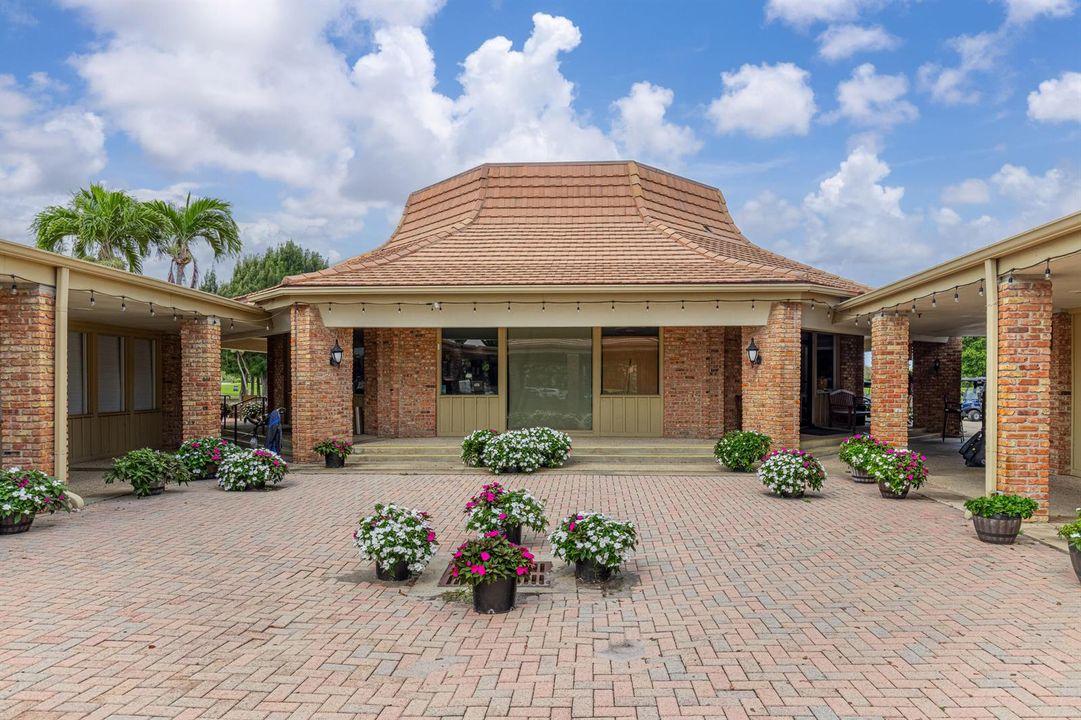 Clubhouse-Courtyard