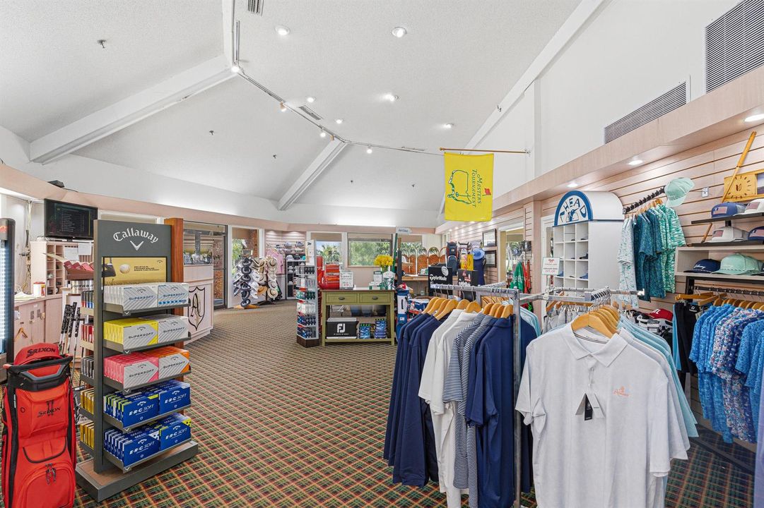 Clubhouse-Store