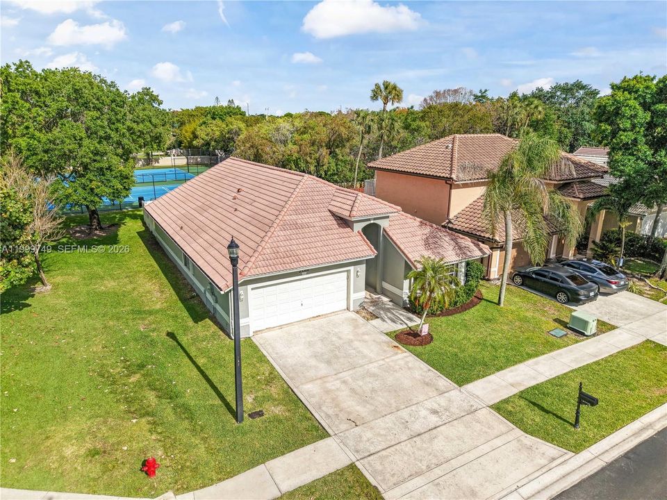 Под контрактом: $599,000 (3 спален, 2 ванн, 1877 Квадратных фут)