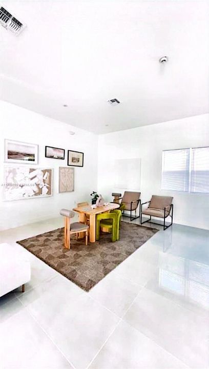 En Venta: $329,000 (2 camas, 2 baños, 0 Pies cuadrados)