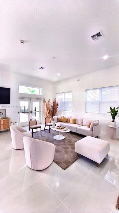 En Venta: $329,000 (2 camas, 2 baños, 0 Pies cuadrados)