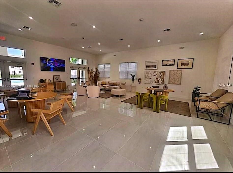 En Venta: $329,000 (2 camas, 2 baños, 0 Pies cuadrados)