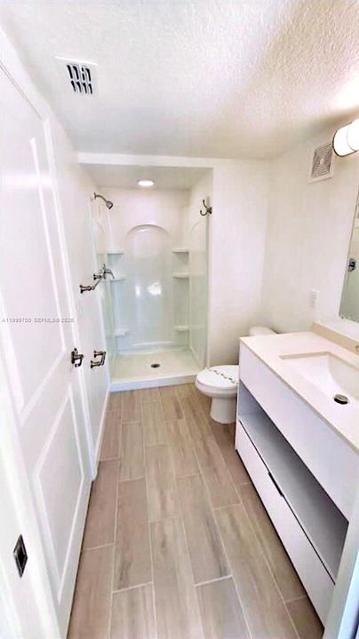 En Venta: $329,000 (2 camas, 2 baños, 0 Pies cuadrados)