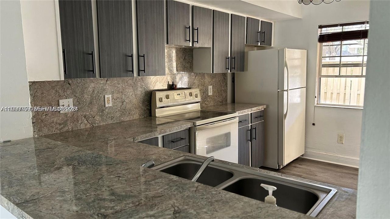 En Venta: $324,000 (2 camas, 2 baños, 1177 Pies cuadrados)