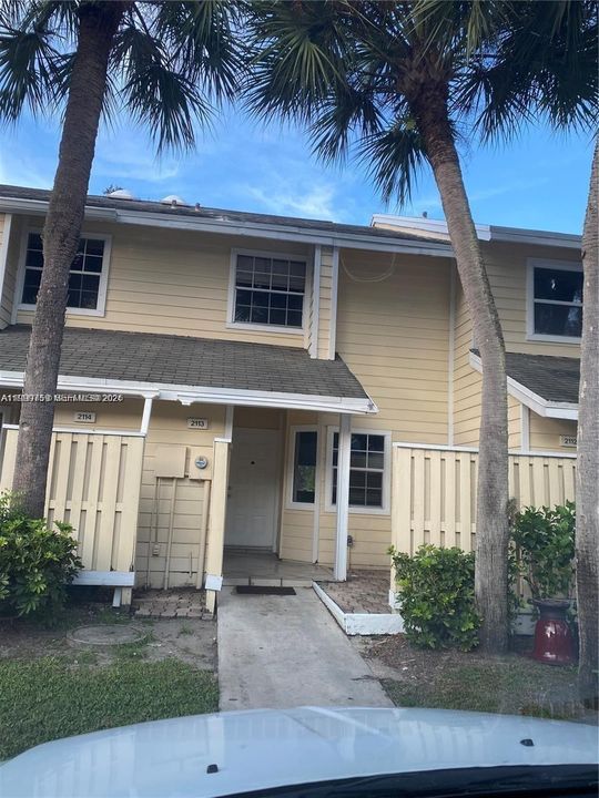 En Venta: $324,000 (2 camas, 2 baños, 1177 Pies cuadrados)