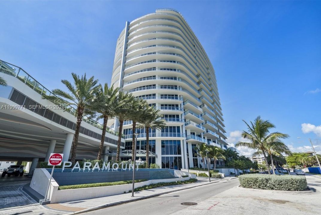 En Venta: $1,874,000 (2 camas, 4 baños, 2408 Pies cuadrados)
