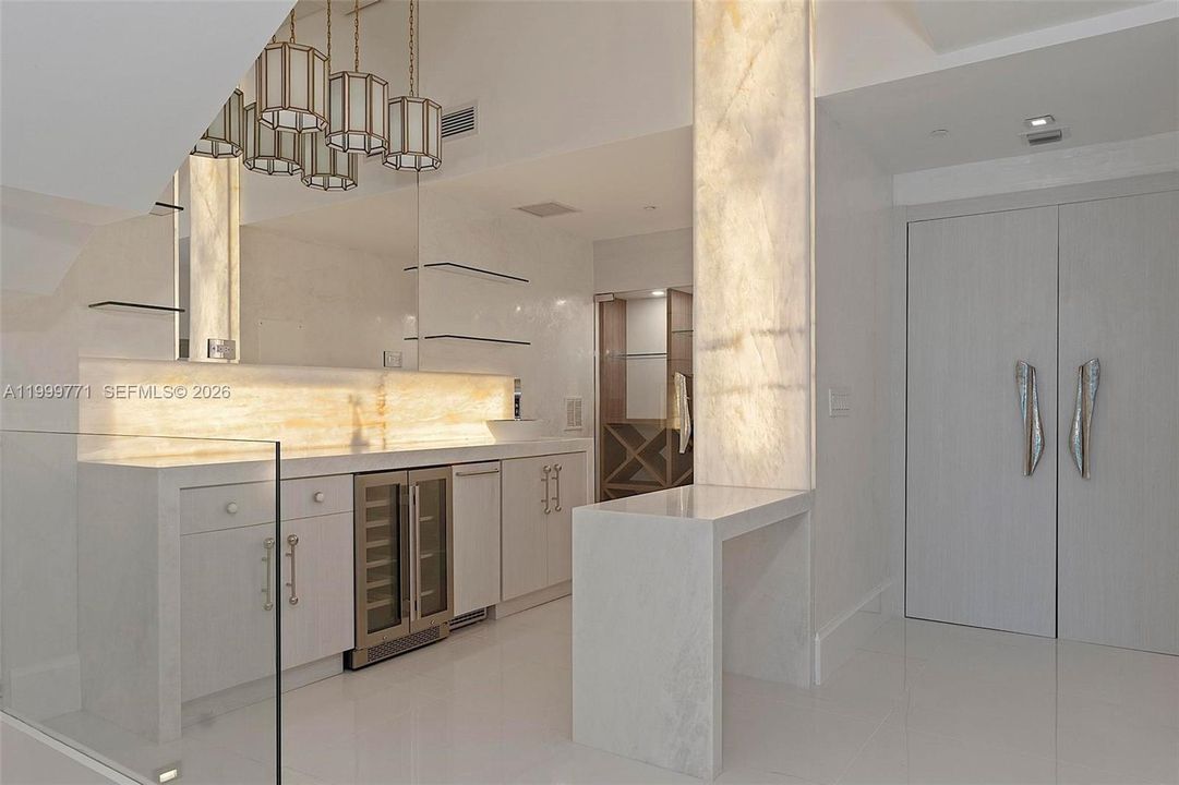 En Venta: $1,874,000 (2 camas, 4 baños, 2408 Pies cuadrados)