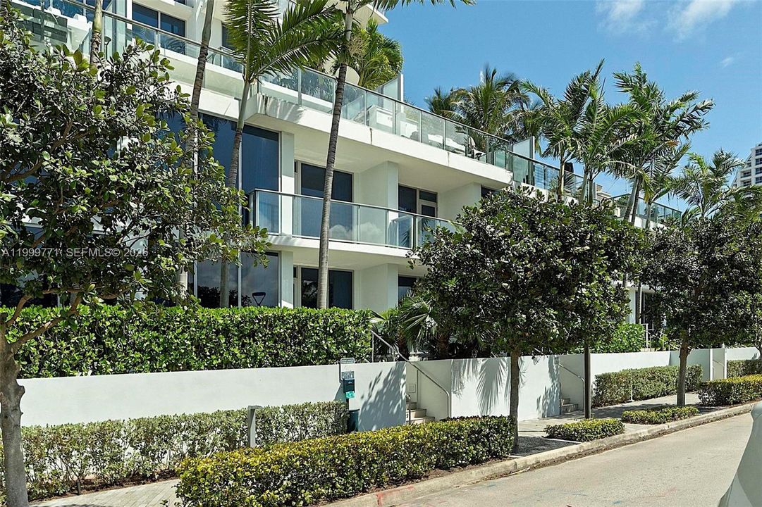En Venta: $1,874,000 (2 camas, 4 baños, 2408 Pies cuadrados)