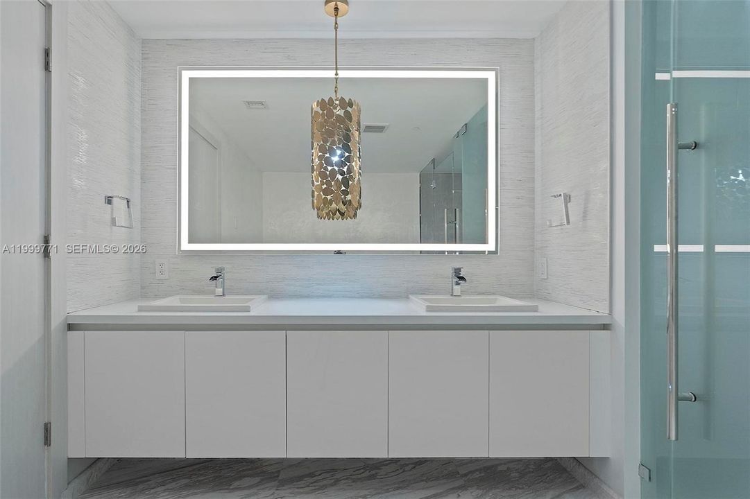 En Venta: $1,874,000 (2 camas, 4 baños, 2408 Pies cuadrados)