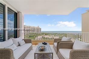 В аренду: $18,000 (3 спален, 4 ванн, 2500 Квадратных фут)