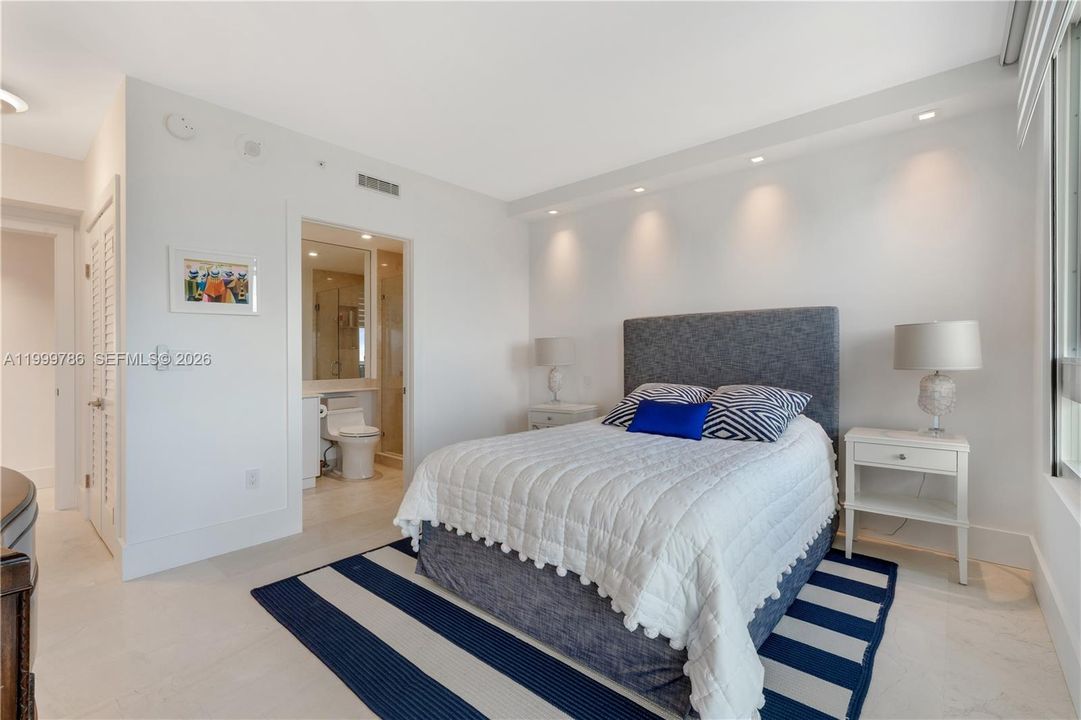 В аренду: $18,000 (3 спален, 4 ванн, 2500 Квадратных фут)