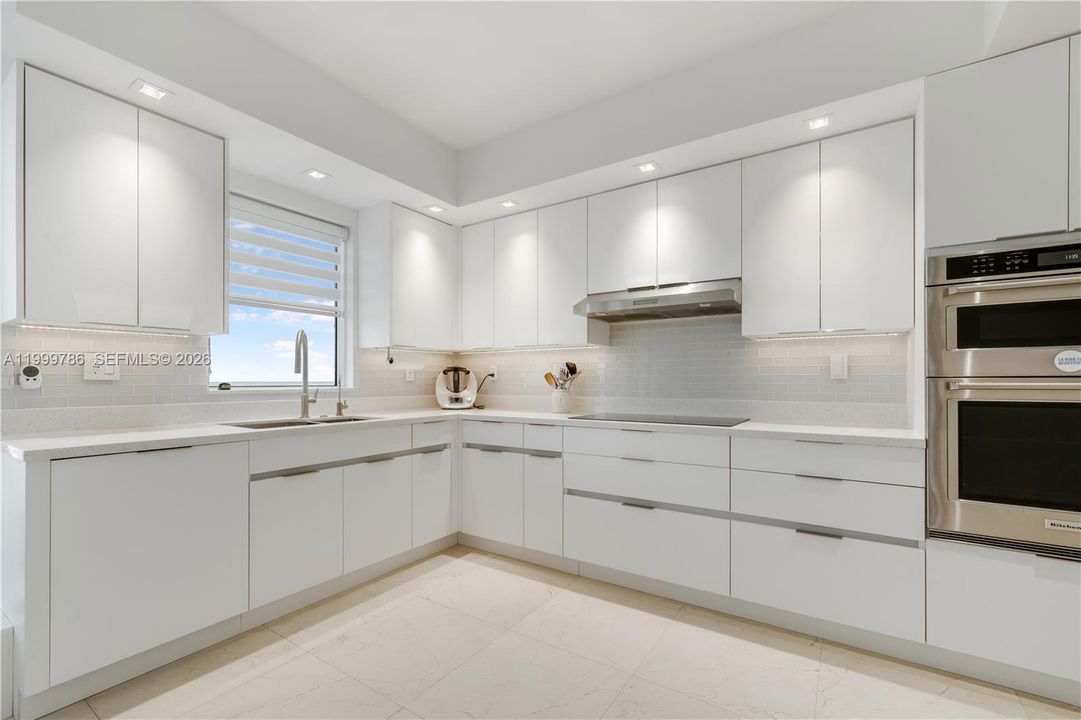 В аренду: $18,000 (3 спален, 4 ванн, 2500 Квадратных фут)