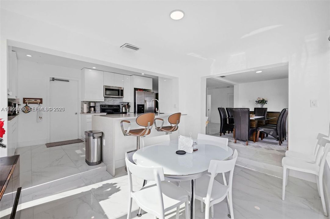 En Venta: $456,500 (2 camas, 2 baños, 1438 Pies cuadrados)