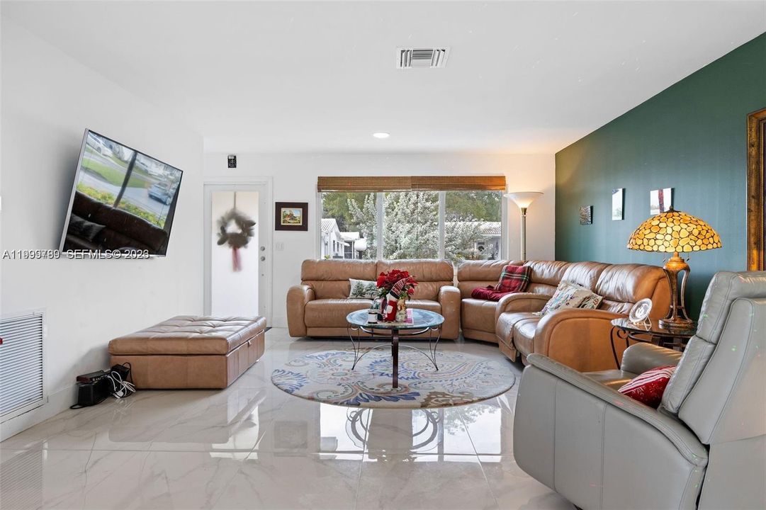 En Venta: $456,500 (2 camas, 2 baños, 1438 Pies cuadrados)