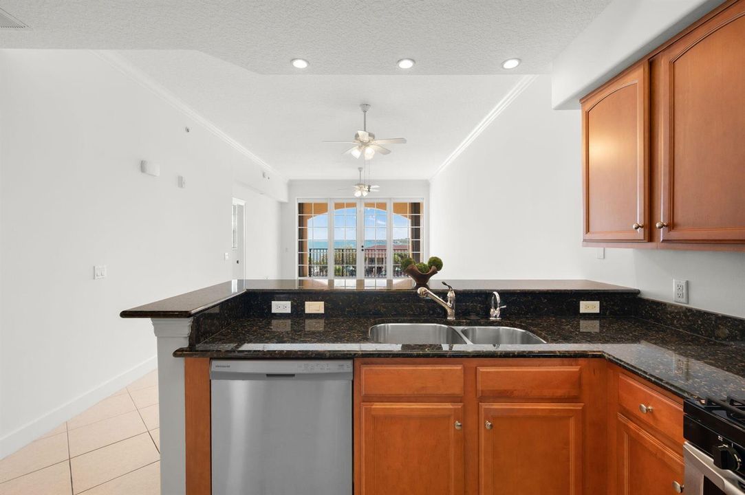 9-web-or-mls-20 Orange Ave 411 - 9