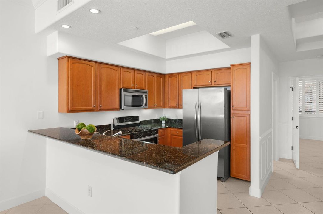 7-web-or-mls-20 Orange Ave 411 - 7