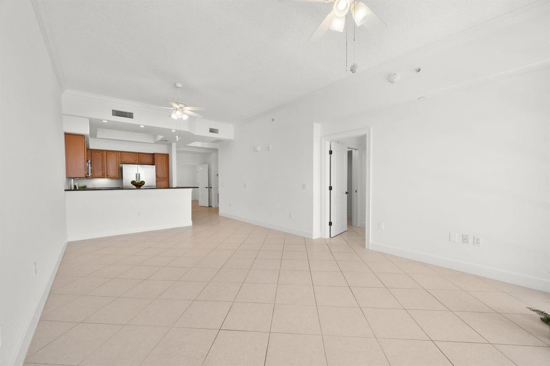 11-web-or-mls-20 Orange Ave 411 - 11