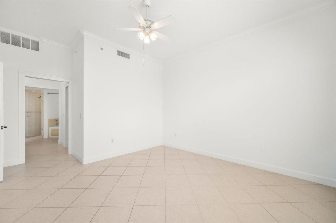 16-web-or-mls-20 Orange Ave 411 - 16