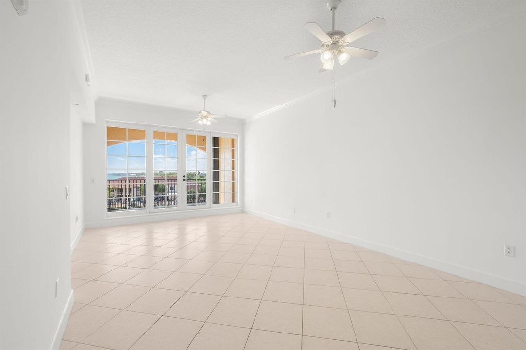 12-web-or-mls-20 Orange Ave 411 - 12