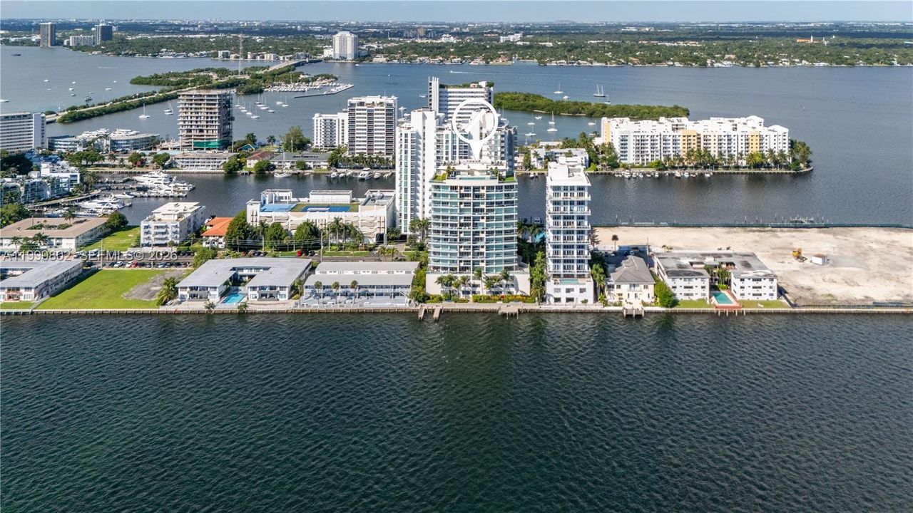 На продажу: $949,000 (2 спален, 2 ванн, 1884 Квадратных фут)