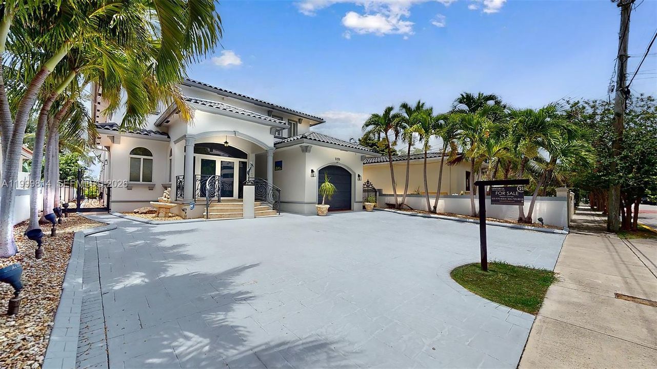 For Sale: $6,700,000 (5 beds, 3 baths, 3851 Square Feet)