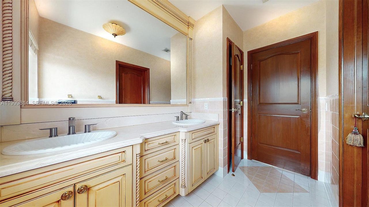 For Sale: $6,700,000 (5 beds, 3 baths, 3851 Square Feet)