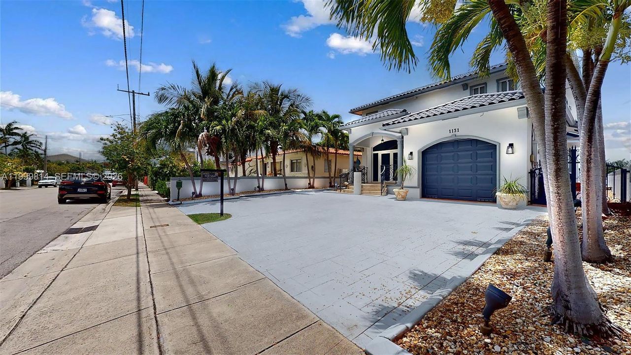 For Sale: $6,700,000 (5 beds, 3 baths, 3851 Square Feet)