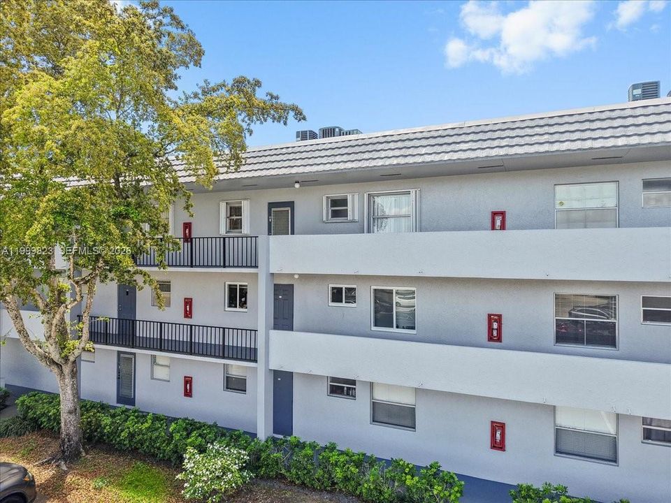 Active With Contract: $150,000 (2 beds, 2 baths, 1025 Square Feet)