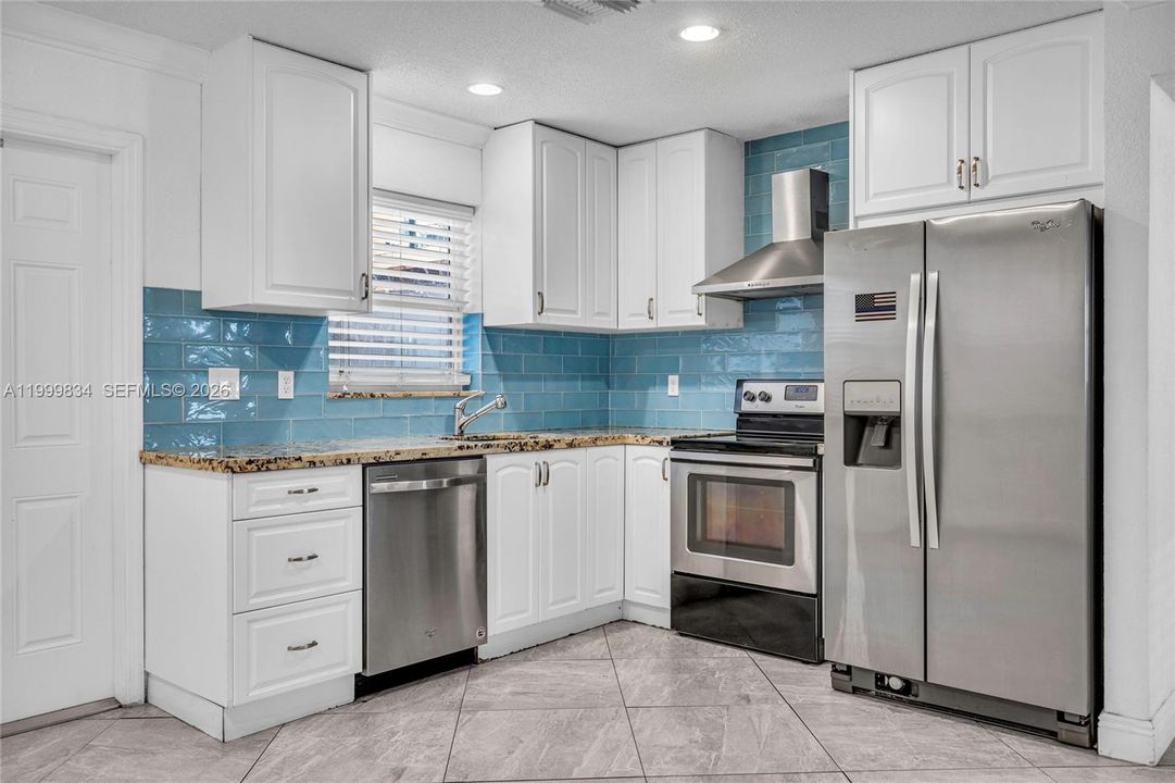Active With Contract: $160,000 (1 beds, 1 baths, 667 Square Feet)